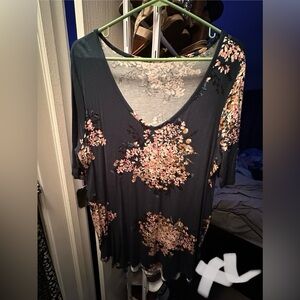 Women’s floral flowy tee